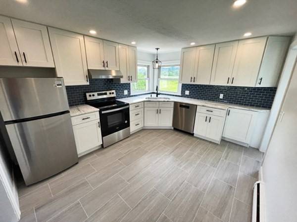 $3,000 recently remodeled 3 bedroom ranch excellent location with views (hadley)64016884108674121