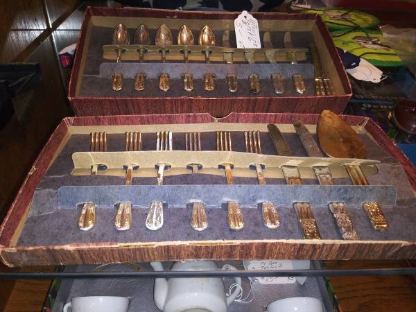 doll / kid sized plastic ' silverware ' in box 1