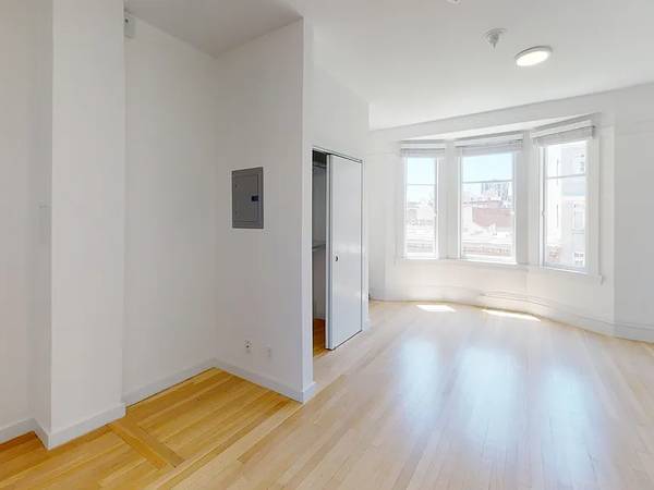 $955 / 475ft2 - Rentals In SF / Large studio apartment in lovely Nob Hill!63946670400642120