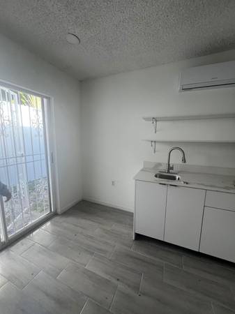 $1,500 / 1br - Efficiency Privado de Renta/ Private Efficiency con/with Washer/Dryer (Hard Rock Stadium/ Miami Gardens)64002014879234120