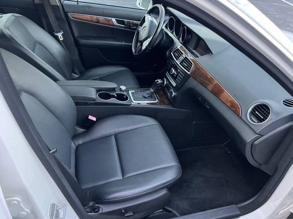 Mercedes-Benz C-250 2014 - $6,50063620528655617124