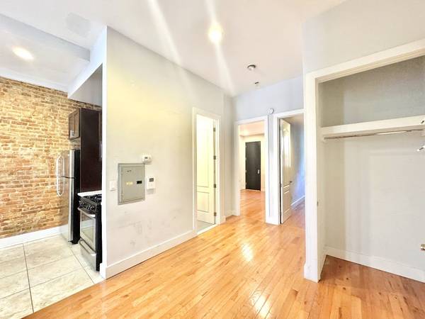 $1,250 / 3br - Rooms available in 3br/1ba - Backyard - ASAP move in! (Crown Heights (84 Rogers ave.)63912047480451124