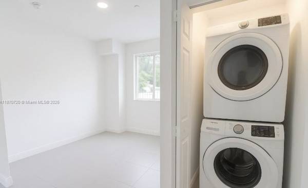 $2,400 / 2br - 2 bed 3 bath in Wynwood - washer/dryer in unit (Wynwood)64002012283011121