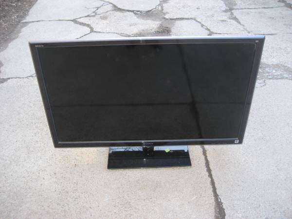 Sony Bravia 46" LCD Digital Color TV Model KDL-46XBR9 with Remote 1