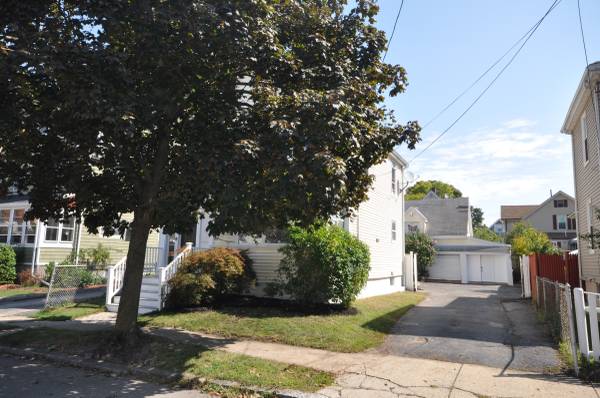 $899,900 / 4br - ATTENTION VALUE BUYERS...Don’t Miss This Opportunity! (Medford)63856339425411124