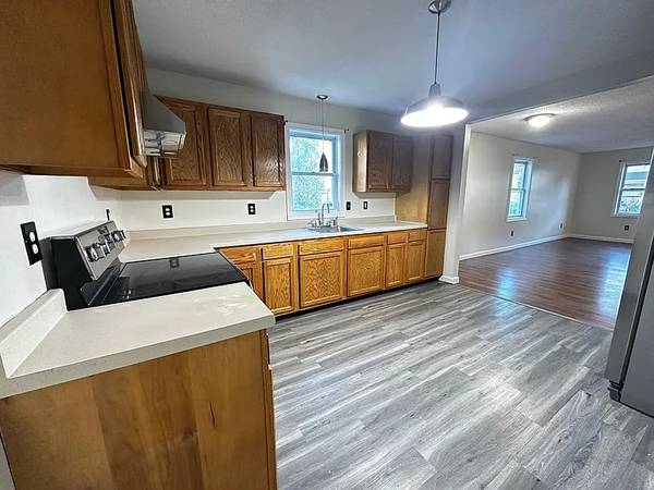 $1,400 / 3br - 1000ft2 - Stop By And View In Springfield (01109)64016883742337124