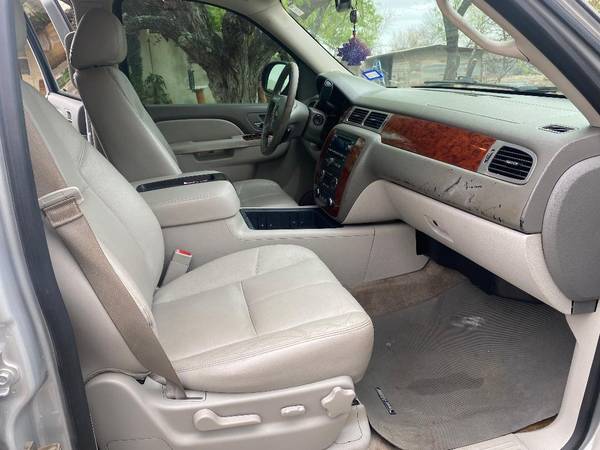 2013 Chevy Suburban - $11,00063478830363137124