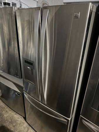Refrigerator 30” wide kenmore 1
