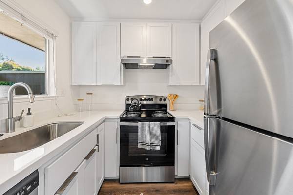 $3,875 / 2br - 1040ft2 - 2 Bed - 2.5 Bath, Covered Parking, Near Los Gatos Creek Park & Trail (campbell)63847329281153122