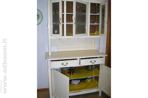 vetrinetta e credenza antica 1