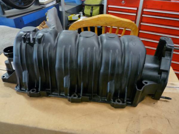 Upper Intake  plenum 3800 general motors 1