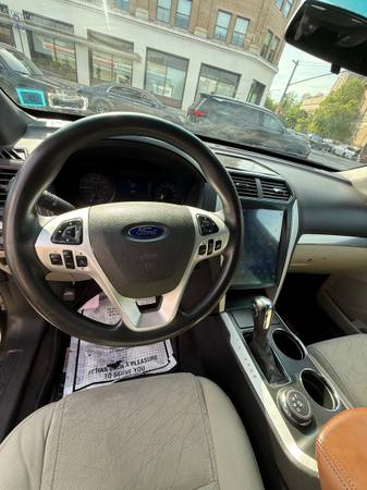 Explorer SUV AWD Ford 2015 - $9.995 (brooklyn)63614395429377121