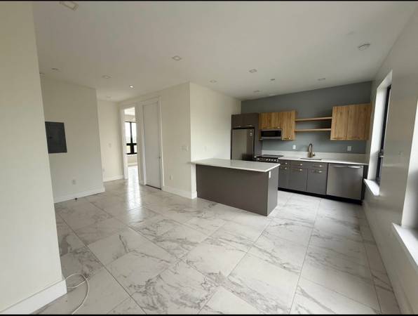 $2,699 / 2br - 1000ft2 - Stunning 2-Bedroom, 1-Bathroom Apartment in Prime Bed-Stuy Location! (Brooklyn)64033290940546122