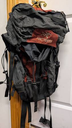 Arcteryx Khamsim 30 backpack ski day pack - made in Canada 1