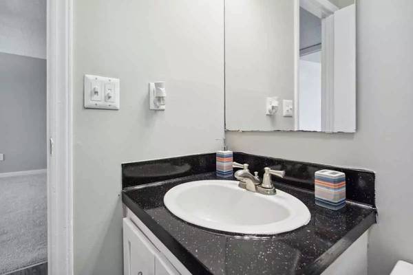 $1,452 / 3br - 960ft2 - A deal this good doesn't come around every day. 3 Bed, 2 Bath! (Concord)63925334897794120