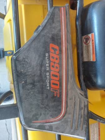 Honda CB900f Supersport side cover 1