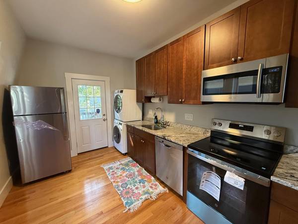 $2,500 / 2br - 1000ft2 - Medford/Magoun Square 2 Bedroom - Laundry In Unit - Dishwasher (Medford \ Magoun Sq. \ Autumn Hill)63996833829762120