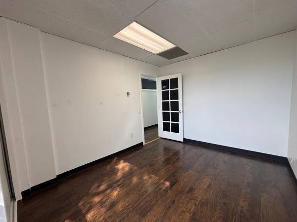 $750 Small Office/Window/Free Month (Mission Valley)63932990567554124