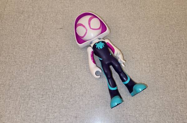 2021 Marvel Hasbro V-3625C Figura de Acción Spider Girl - $10 (Decatur, al)63470918839169120