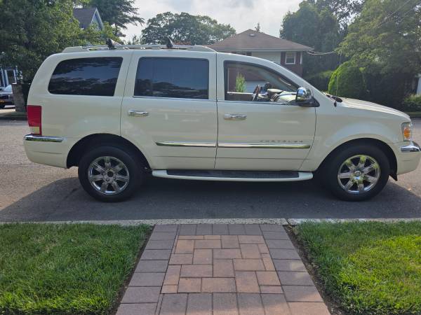 2009 Chrysler Aspen LTD, SUV, AWD, 7 Pasajeros, 110 K, Completo, Limpio, NEG - $3,45063654721106305122