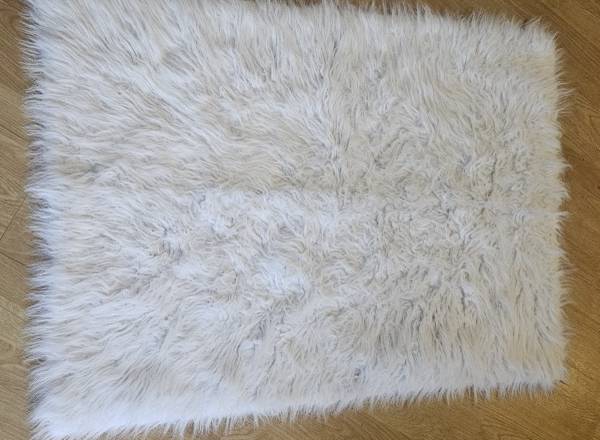 White fur throw rug 1