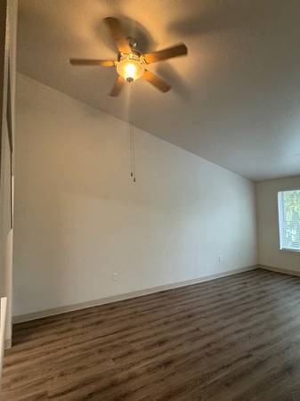 $2,200 / 3br - 1194ft2 - Stunning 3bed 2bath w/Vaulted Ceilings 3rd floor at Allen Street APT ! (Kelso)63831252014465121