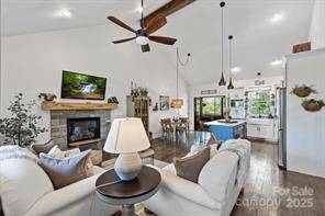 $899,900 / 3br - 2898ft2 - 9 Oak Mountain Drive (Leicester)64029208626690123