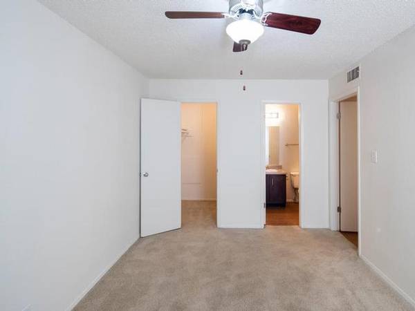 $670 / 1br - 500ft2 - Private Balconies/Patios, Central Heat/Air, Waterscaping (Midtown)63981978662146124