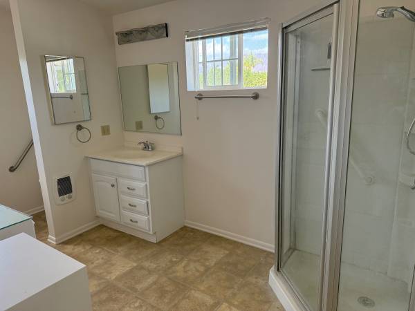 $1,250 / 3br - 400ft2 - Room with private full bath and kitchen prep area (Santa Paula)63800450478467120