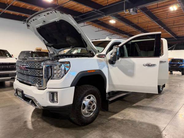 2022 GMC Sierra 3500HD - Photo 15