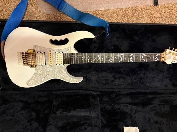 STEVE VAI IBANEZ JEM ELECTRIC GUITAR AUTOGRAPHED BY STEVE VAI 1