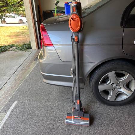 Shark Rocket Professional Bagless Upright Swivel Vacuum Cleaner 1