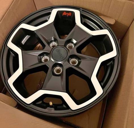 Jeep Gladiator Rubicon spare Wheel 1