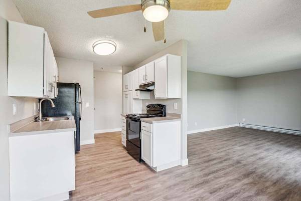 $1,390 / 568ft2 - Euro Style Bedrooms, Fitness Center, Assigned Parking (12601 SE River Rd, Milwaukie, OR)63820848612865124
