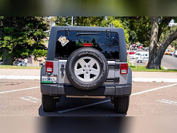 2017 Jeep Wrangler Unlimited Sport S 4x4 4dr SUV - $23495.0063440585896963124