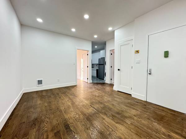 $3,995 / 3br - NO FEE! Renovated 3 Bed/2 Bath W/Outdoor Space and W/D IN UNIT! (Greenwood/ South Slope)63689699233153123