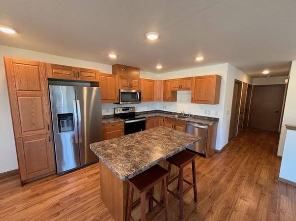 $995 / 2br - 925ft2 - 📍 2BR/1BA Unidad Superior | Disponible Nov 2025 | Acepta Mascotas | $995/mes (Eau Claire)63845959526273120