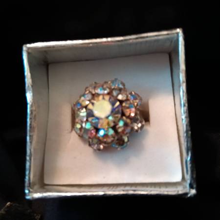 Beautiful cluster sparkle cocktail ring 1