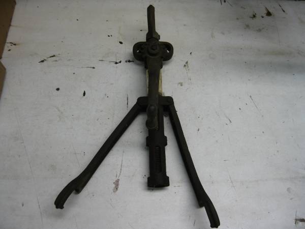 1920s WHEEL SPLIT RIM COMPRESSOR 1