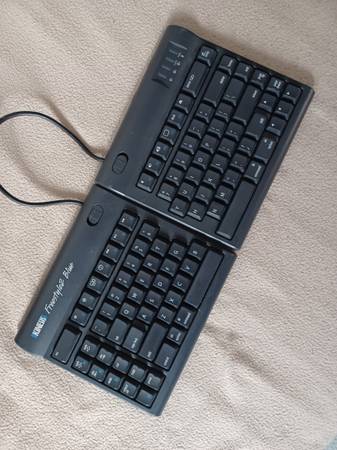 Kinesis Freestyle2 Blue Mac Bluetooth Multichannel Keyboard KB800MB-BT 1