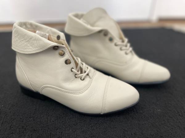 Botas beige de cuero para damas talla 5.5, Maine Woods, nunca usadas - $25 (Columbia)63471024943361121