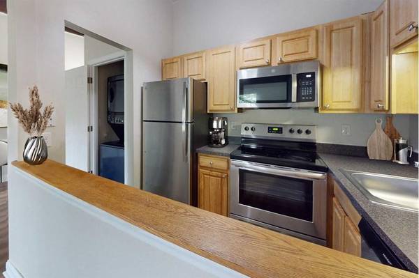 $2,129 / 1br - 730ft2 - Airbnb-friendly, Playground, Laundry facilities (Norwood)63828406712449120