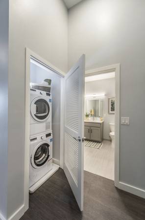 $2,120 / 1br - 726ft2 - Washer and Dryer In Home, Ideal Lowell Location, Amazon Lockers (Lowell)63620166312323122