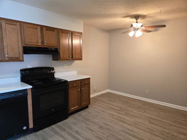 $1,110 / 2hab - 859ft2 - ¡EXCELENTE DE DOS HABITACIONES/UN BAÑO EN THE HIGHLANDS! (St. Francis Ct. cerca de Bardstown Rd.)64008826829314122