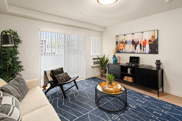 $2,425 / 3br - 1036ft2 - Modern , Steps From Capital Mall Adventure get 6 weeks free!63870757355265120