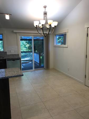 $2,799 / 3br - 1550ft2 - DUPLEX 3x2 SECTION 8 OK TOP FLOOR VAULTED CEILINGS ALDERWOOD MALL (Alderwood mall, Everett, KIRKLAND, SEATTLE)63995108001282121