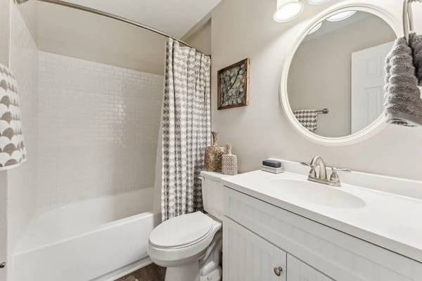 $1,070 / 1br - 800ft2 - Located on the lively James Island (Charleston)64015947910659123