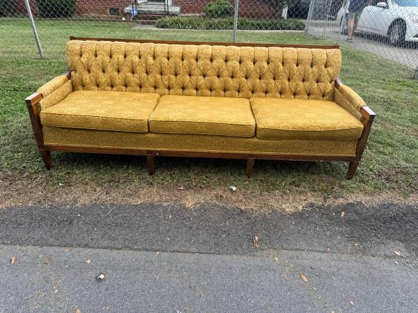 Free vintage couch 1