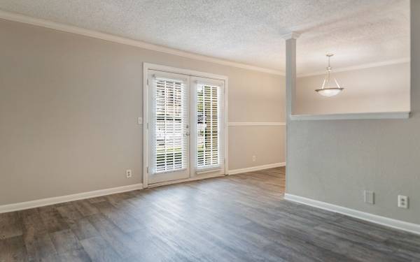 $1,475 / 2br - 1185ft2 - Gorgeous 2 bedroom, 1185 sq ft townhome in Hendersonville (Hendersonville)63673250148225120
