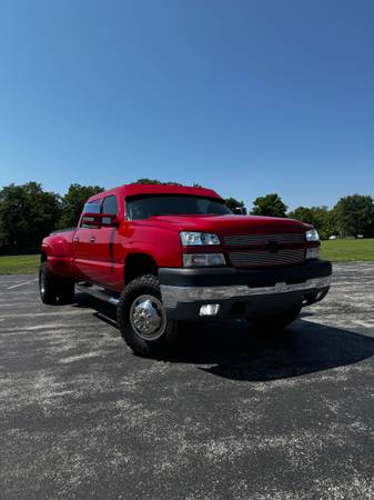 2005 Chevrolet Silverado - Photo 2